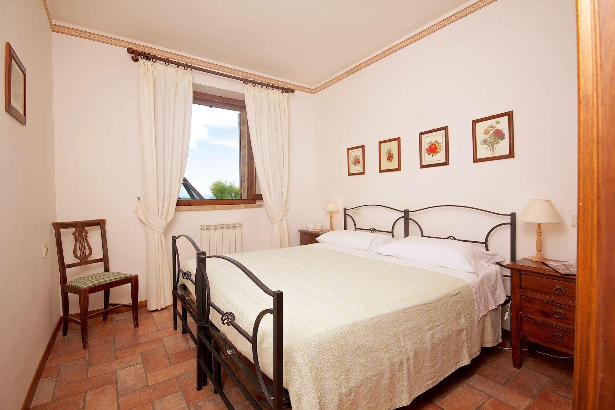 Agriturismo Le Colombe Ассизи Экстерьер фото
