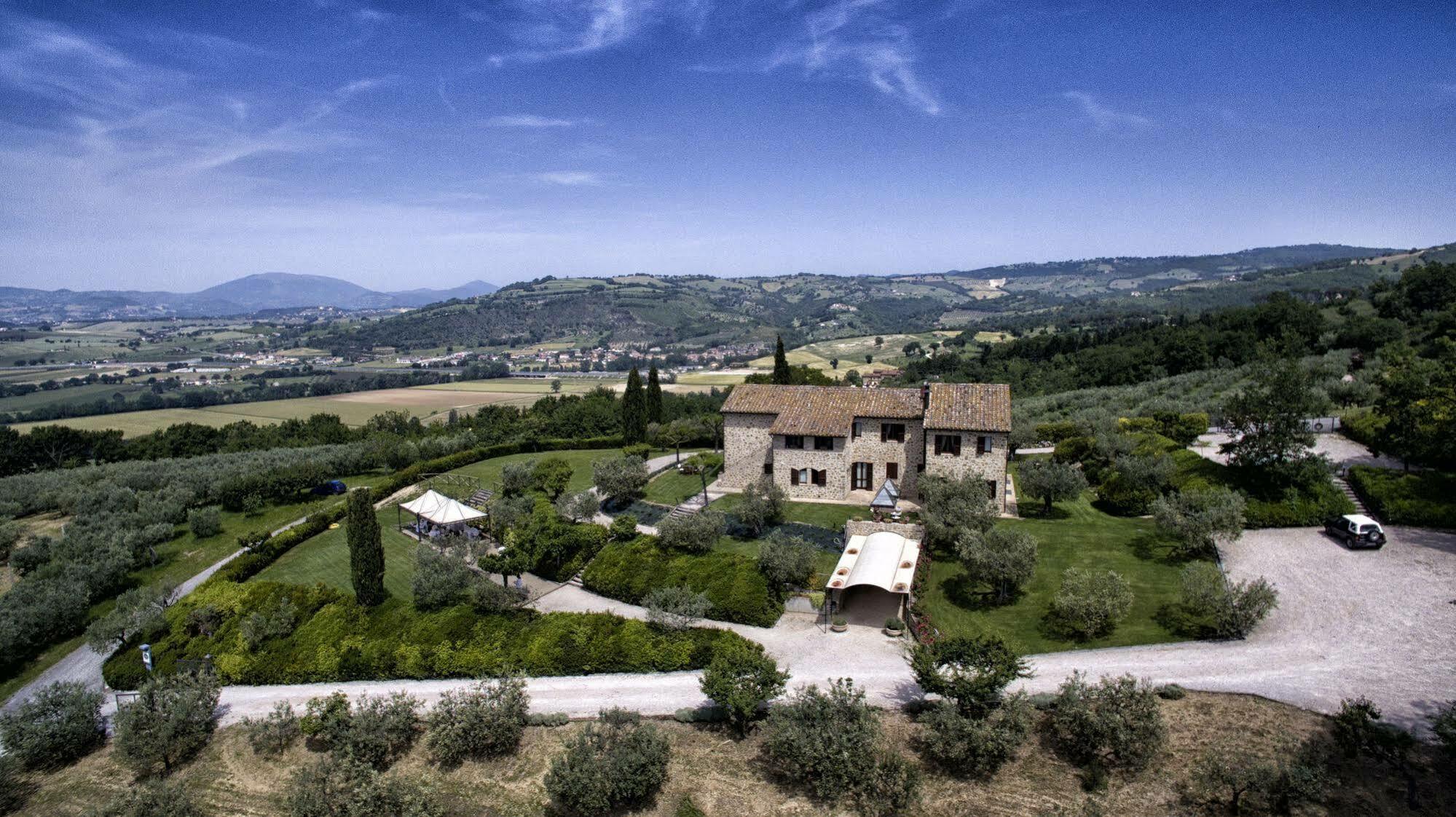 Agriturismo Le Colombe Ассизи Экстерьер фото